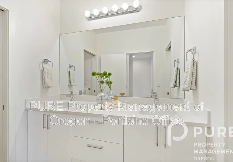 3736 NE Liberty Ter — Photo 12
