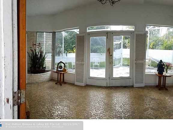 3rd image of 1337 Seabreeze Blvd