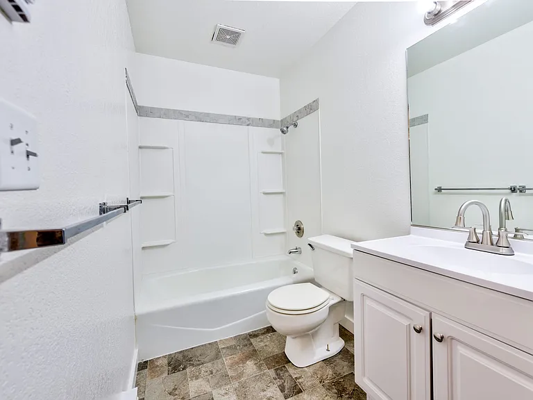 211-225 N Peterson Dr — Photo 10