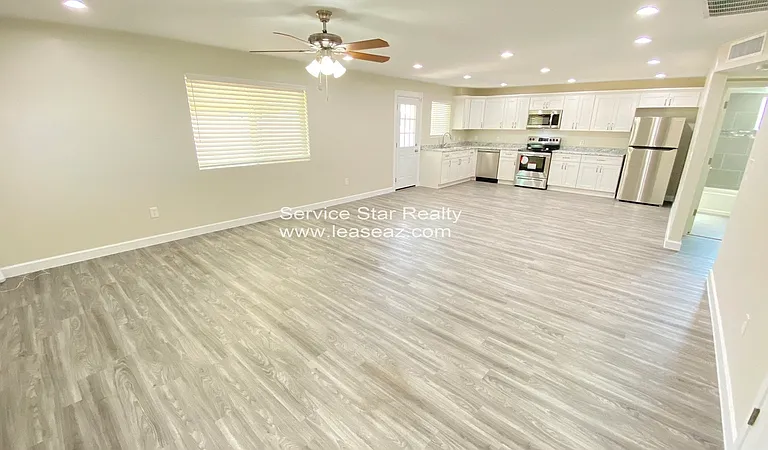 5936 W Seldon Ln — Photo 3