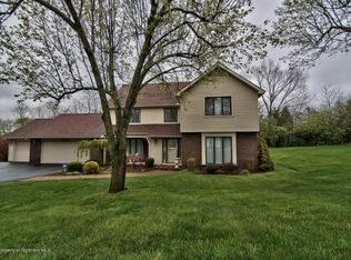 100 Glenview Ln, Waverly Township, PA 18411