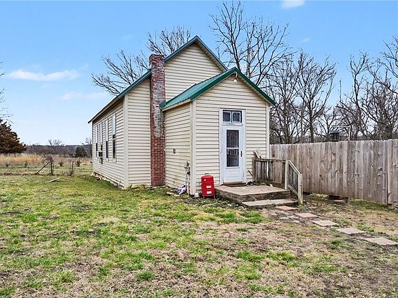2nd image of 286 Labette Rd