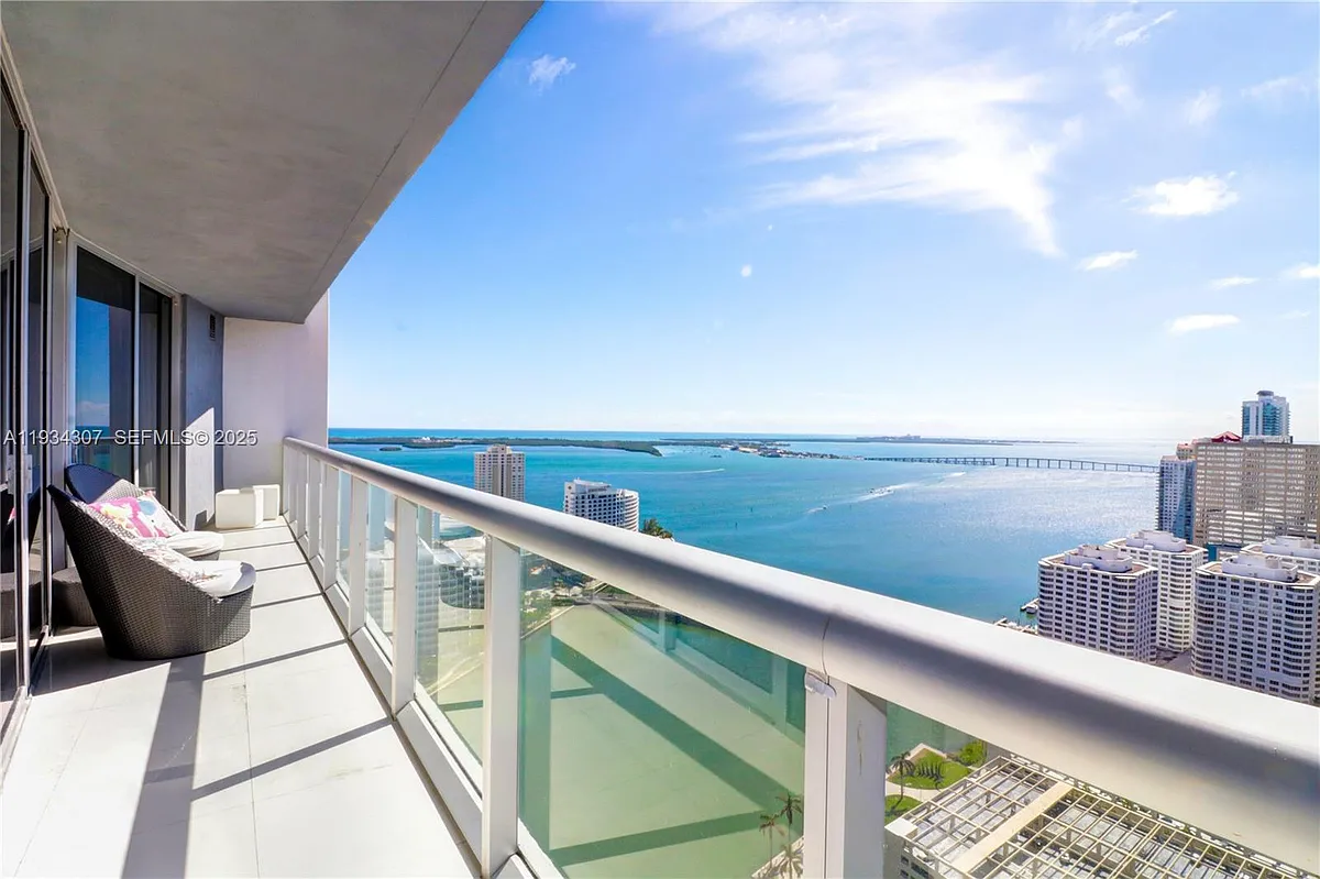 Building Photo - 495 Brickell Ave #4011