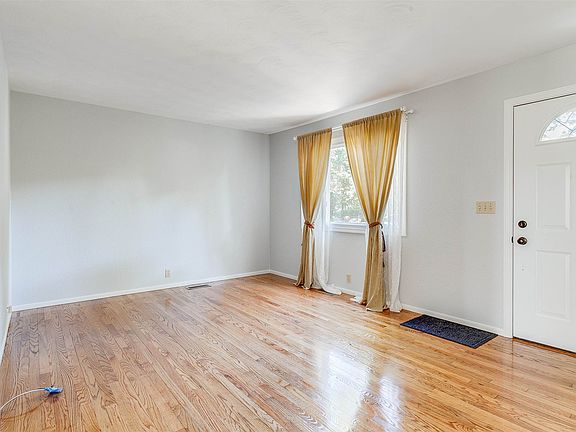 2nd image of 1444 Woodcrest Dr