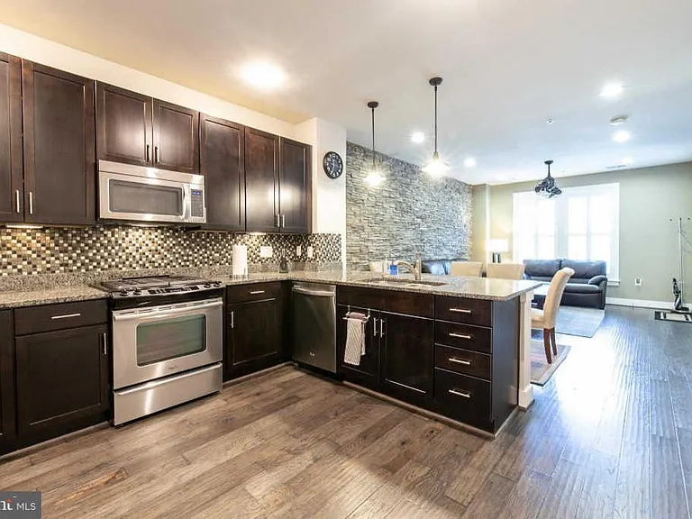 2203 Richmond Hwy #101 — Photo 2