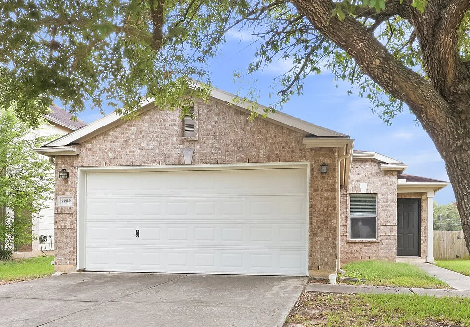 22831 Twisting Pine Dr
