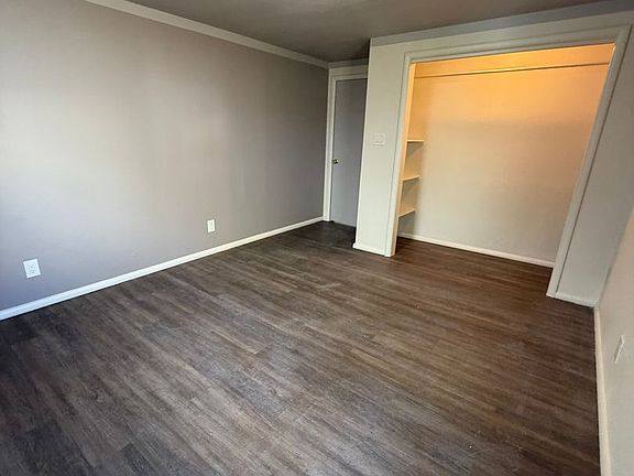 4th image of 215 SE 16th St