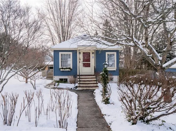 59 Hilton St, Tiverton, RI 02878