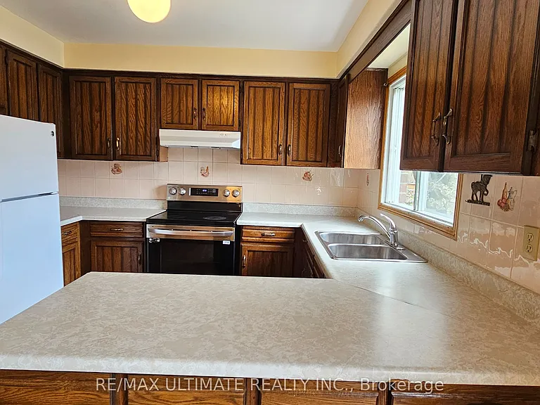 1282 Dexter Cres #MAIN FLOOR — Photo 6