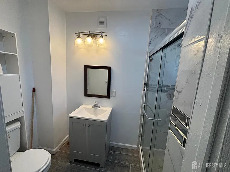 220 S Washington Ave — Photo 4