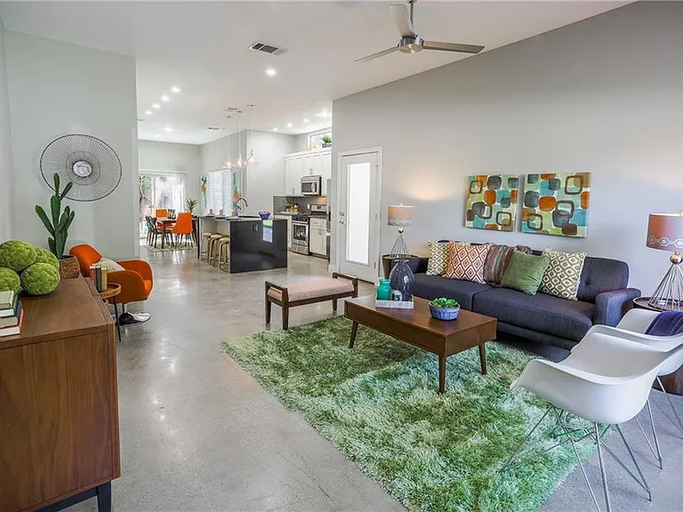 701 Zennia St #B — Photo 4