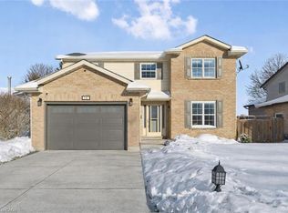 14 Pipers Green Ct, Kitchener, ON N2E 3C6