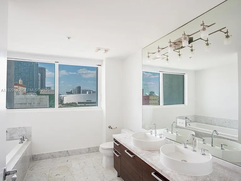 244 Biscayne Blvd #2402 — Photo 16