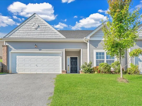 37 Sunrise Ln, Roanoke, VA 24019