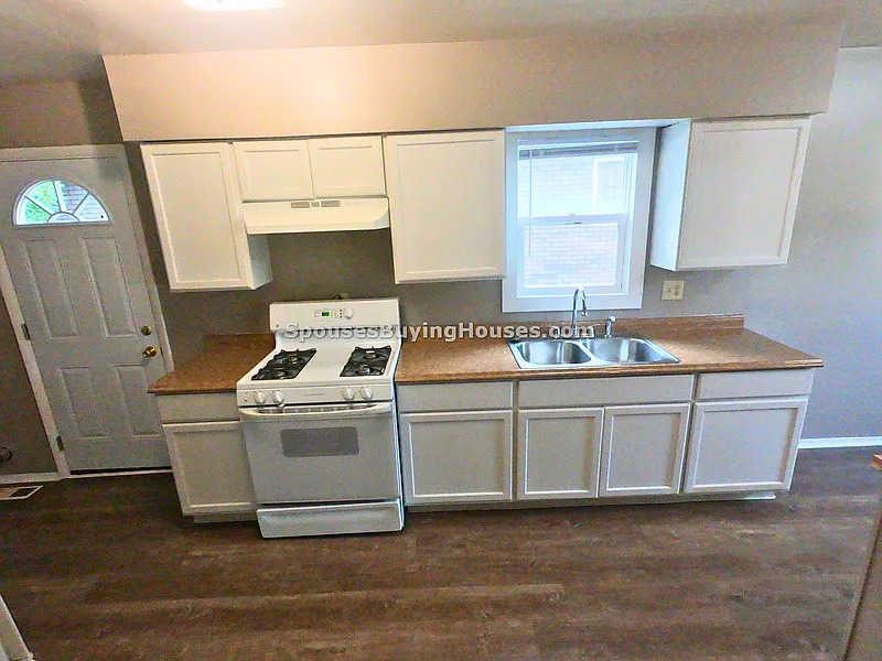 3 bed, 1.0 bath, $1,095 — Photo 4