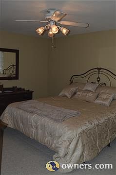 4th image of 402 S Almond Dr