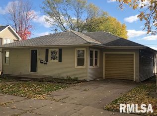 1715 Pershing Blvd, Clinton, IA 52732