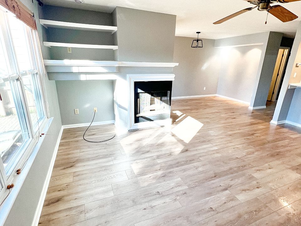 1st image of 1813 Abbotsbury Way