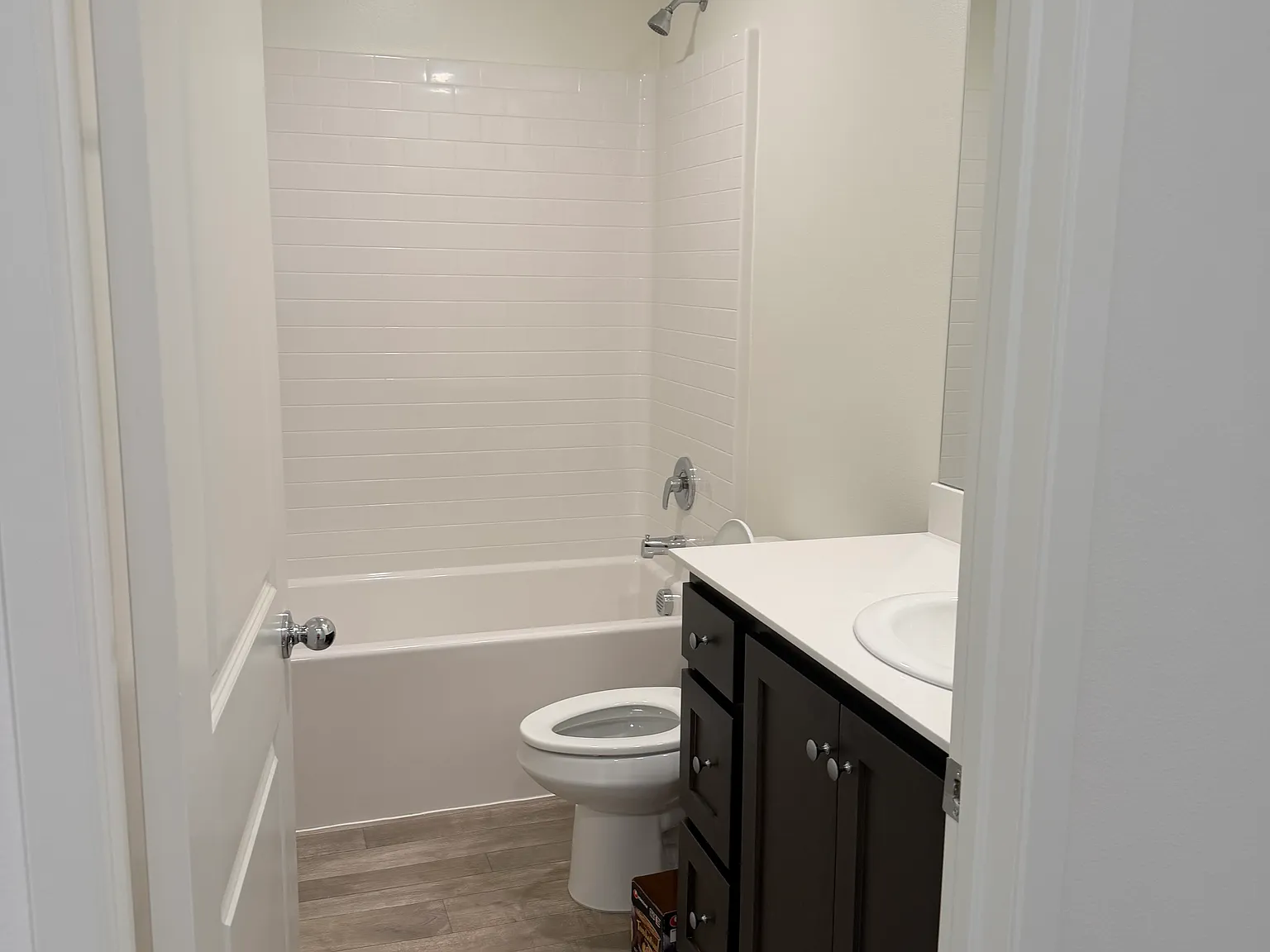 3 bed, 1352 sqft, $3,200 — Photo 3