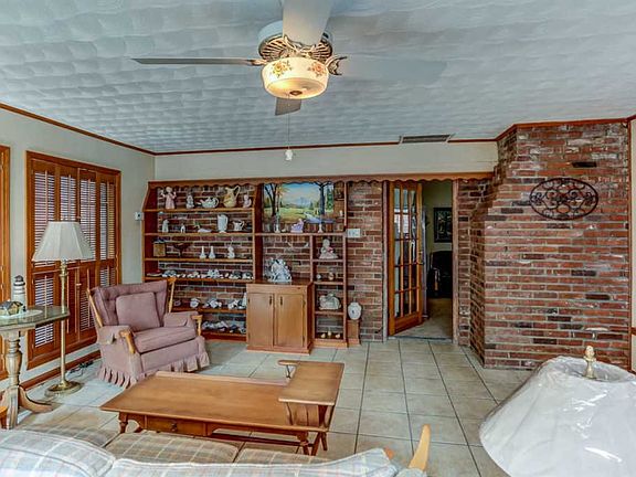 3rd image of 3242 Gaylord Ln