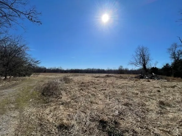 122 Grosch Ln, Tullahoma, TN 37388