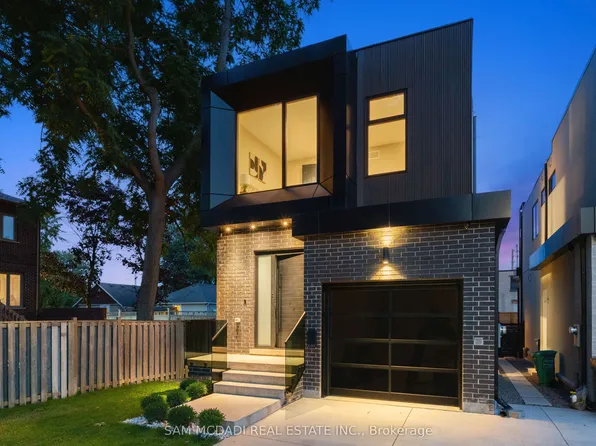 1090 Ella Ave, Mississauga, ON L5E 1H5