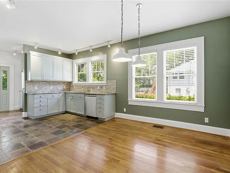 927 Park Ave SE — Photo 9