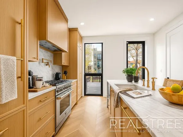 33 Pilling Street image 2 of 14