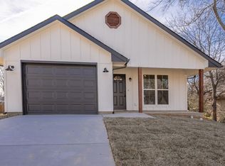 1138 Alvarado St #A, Cleburne, TX 76031