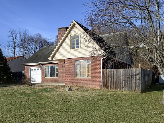 3rd image of 404 Hedgewood Dr