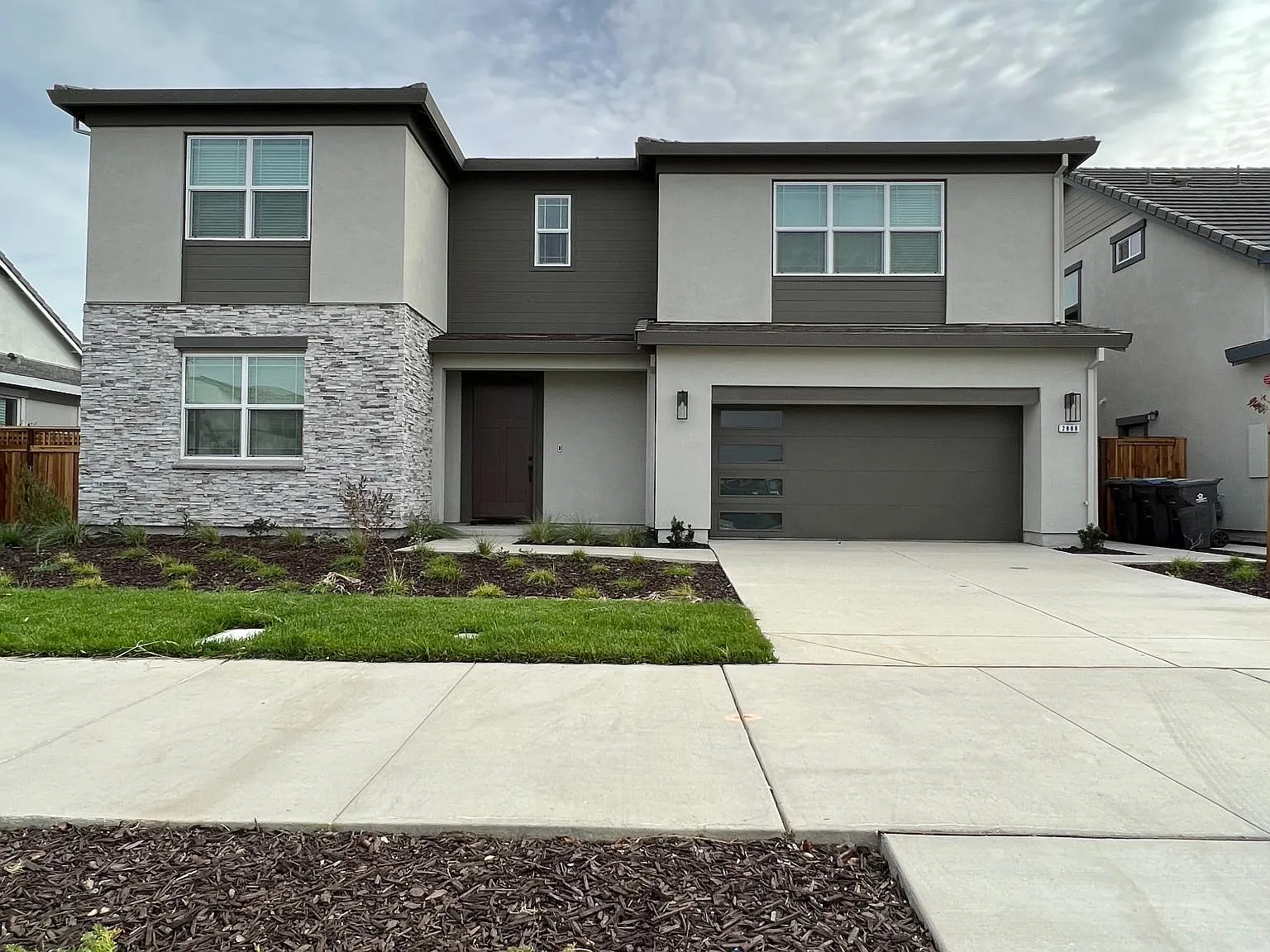 5 bed, 4.5 bath, 3572 sqft, $4,200 — Photo 1
