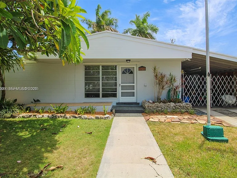 10250 Caribbean Blvd — Photo 2