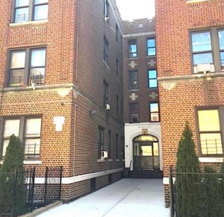 1st image of 558 Parkside Ave