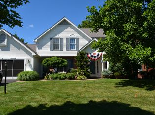 8 Waterbury Ln, Rochester, NY 14625