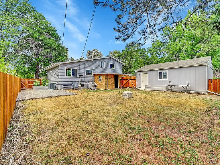 6260 Teller St — Photo 36