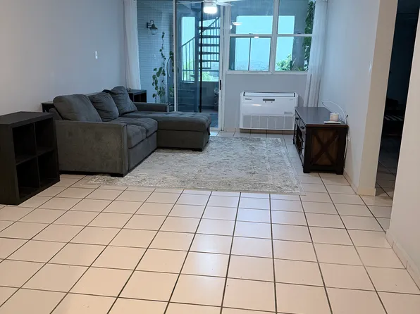 65 Media Luna, Carolina, PR 00987