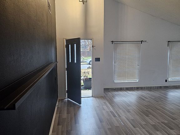 3rd image of 3703 Fort Hunt Dr