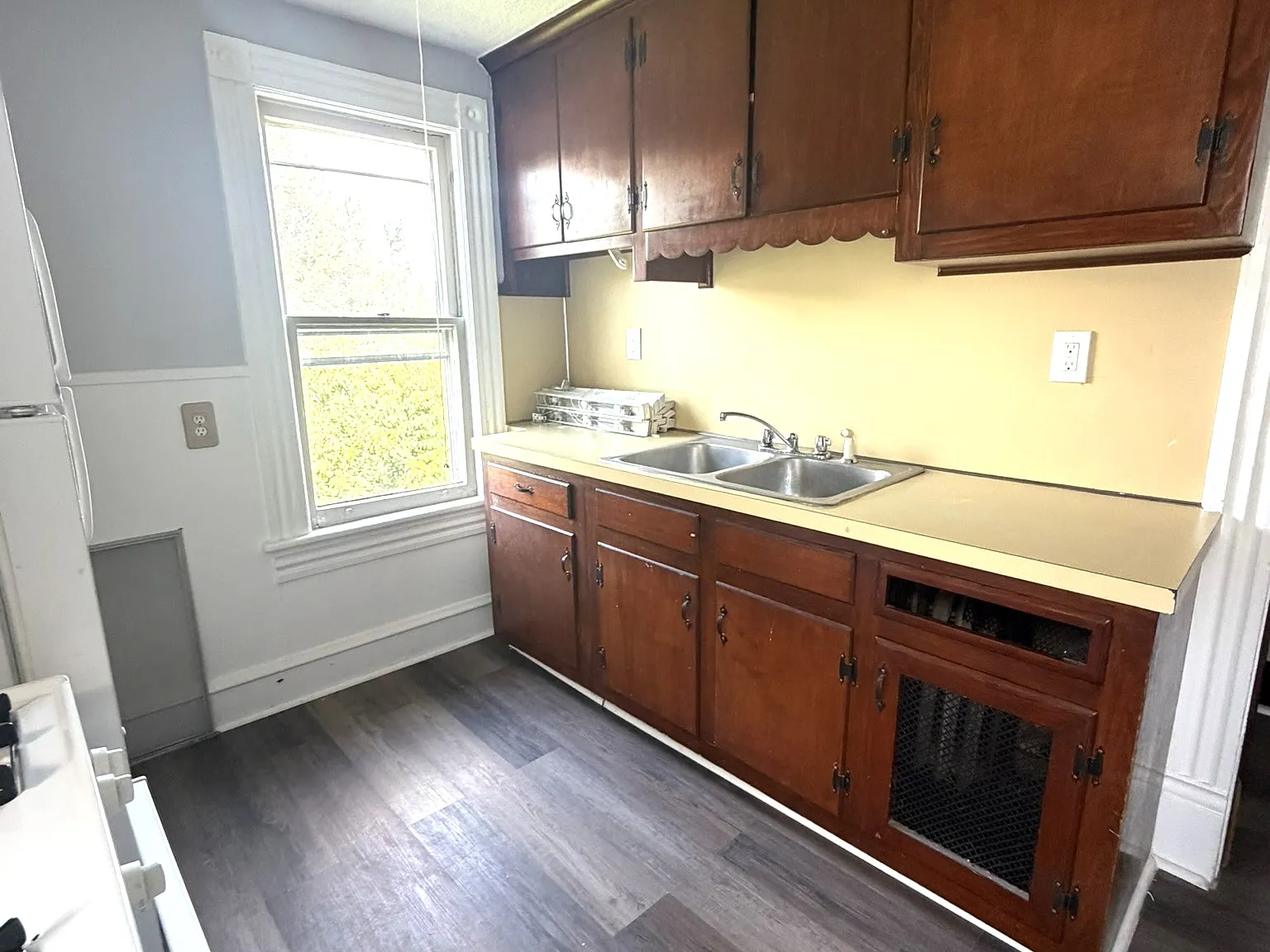 3 bed, $1,300 — Photo 2
