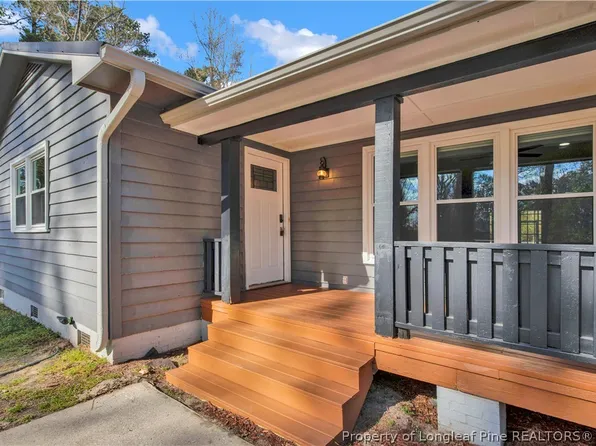 305 E 3rd St, Parkton, NC 28371