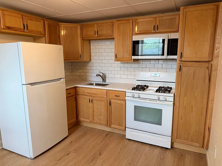 730 2nd St #B1 — Photo 3