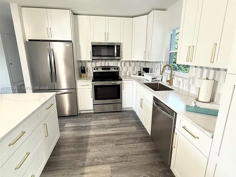 801 Brodhag Dr — Photo 4