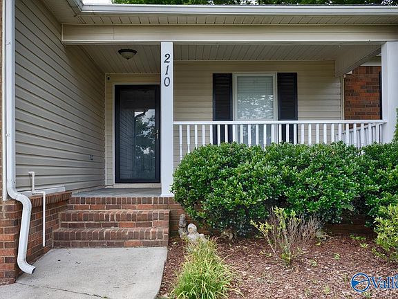 4th image of 210 Hollington Dr NE