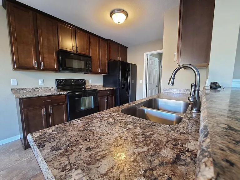 2613 Douglas Pl SE — Photo 4