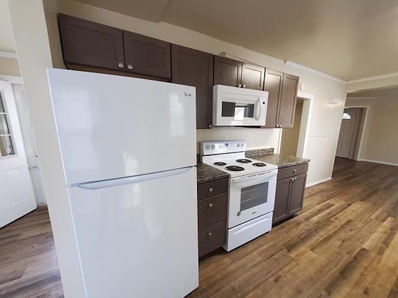 4th image of 3313 Winchester Dr