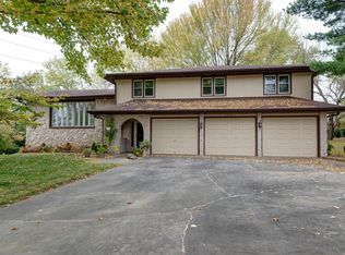 2801 E Ridgeview Cir, Springfield, MO 65804