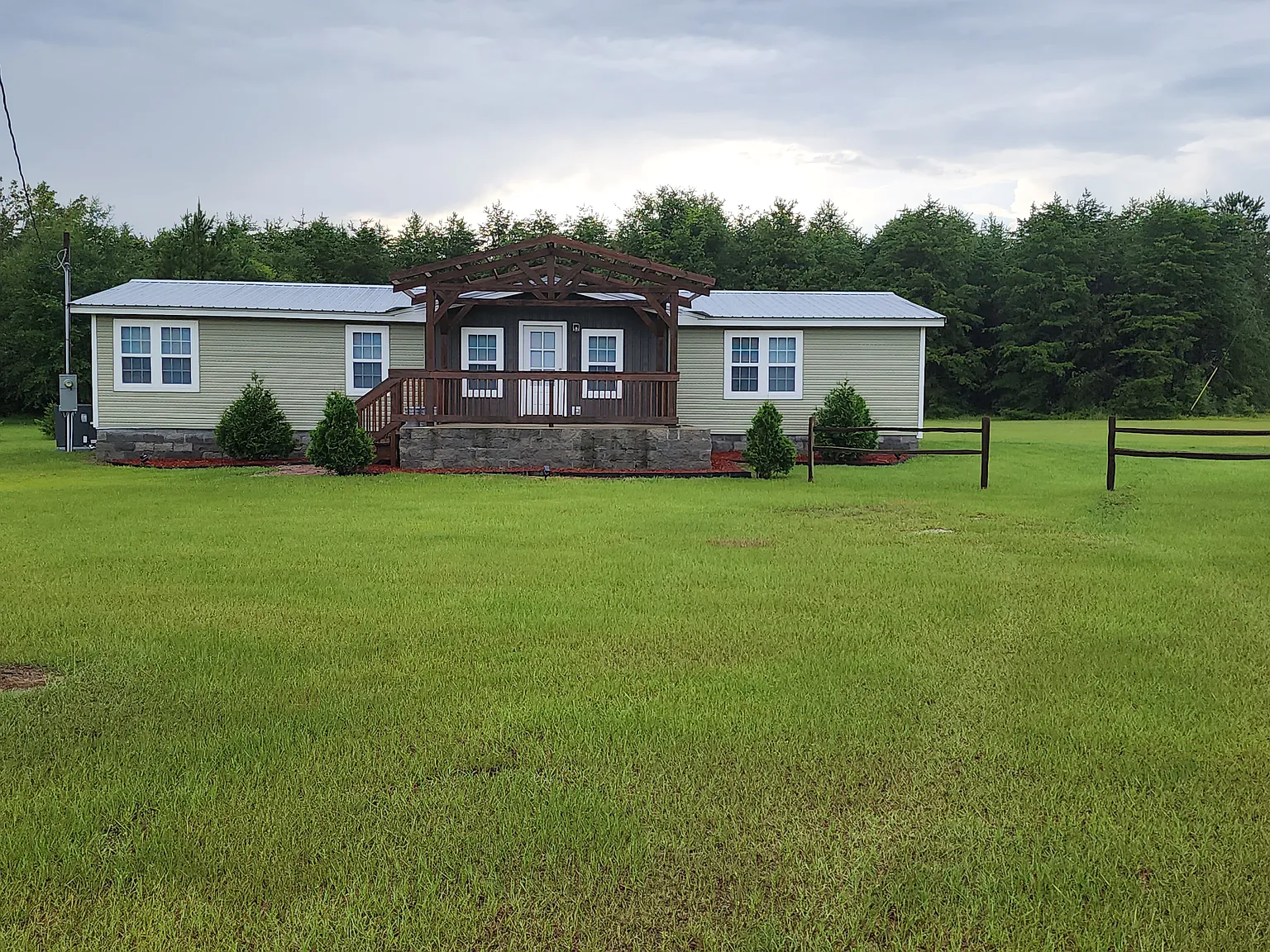 4 bed, 1950 sqft, $2,400 — Photo 1