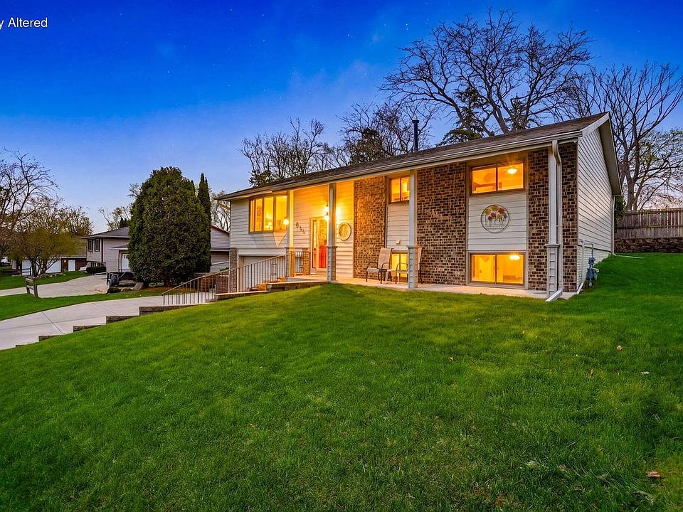 1st image of 321 Lakeview ROAD