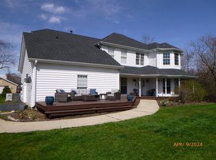 28W720 Woodland Ct, Warrenville, IL