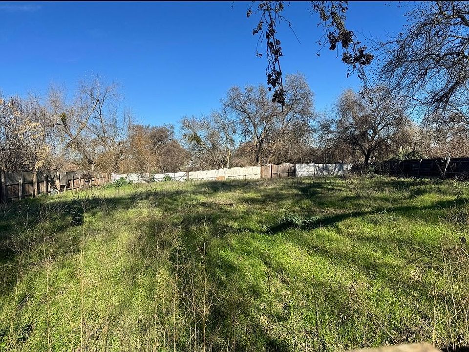 2nd image of 2585 Parkdale Dr