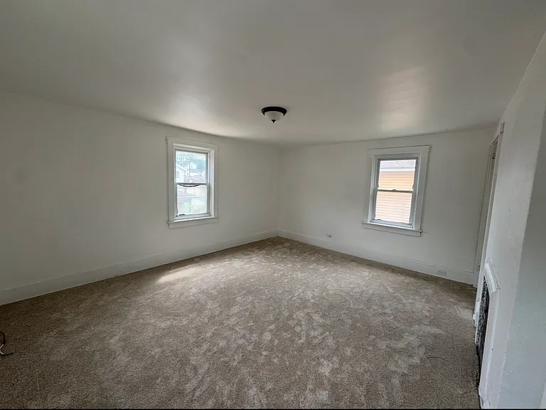 34 Zellers St — Photo 6